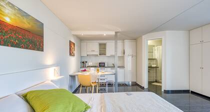 Apartment 'Residence Margherita - Bouganwille' with Sea View, Wi-Fi and Air Conditioning