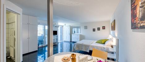 1 bedroom, free WiFi, bed sheets