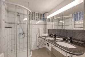 Shower, hair dryer, towels