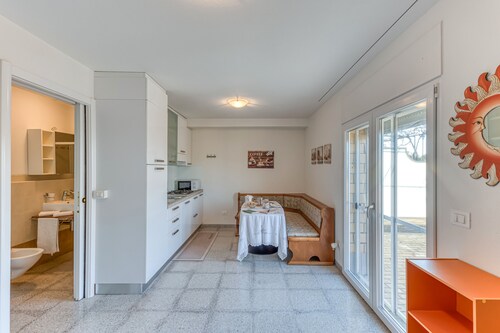 Apartment 'Residence Margherita - Ibisco' with Sea View, Wi-Fi and Air Conditioning
