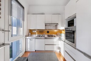 Fridge, microwave, oven, stovetop
