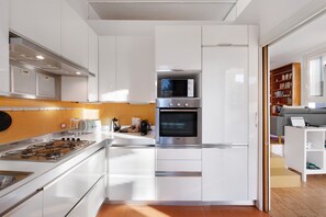 Fridge, microwave, oven, stovetop