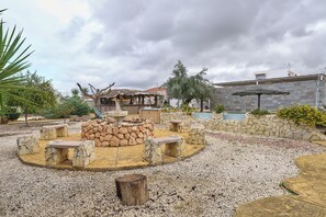 Property grounds - Villa 'Santa Ana' with Private Pool, Wi-Fi and Air Conditioning (La Carlota)