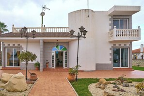 Exterior - Villa 'Santa Ana' with Private Pool, Wi-Fi and Air Conditioning (La Carlota)
