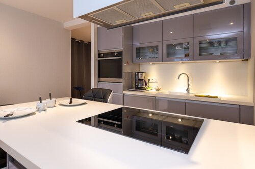 Le Doumer Apartment: Near City Center, WiFi and Parking