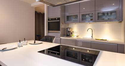 Le Doumer Apartment: Near City Center, WiFi and Parking