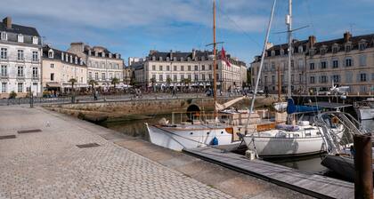 Apartment 'Le Doumer parking wifi' with Wi-Fi