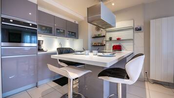 Fridge, microwave, oven, stovetop