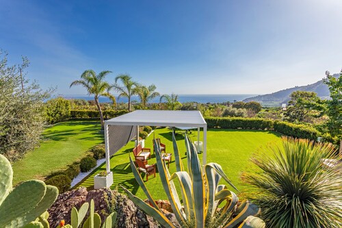 'Villa Vittoria - Santa Tecla' mit Meerblick, Wi-Fi und Klimaanlage