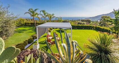 'Villa Vittoria - Santa Tecla' mit Meerblick, Wi-Fi und Klimaanlage