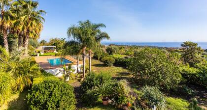 'Villa Vittoria - Santa Tecla' with Sea View, Wi-Fi and Air Conditioning