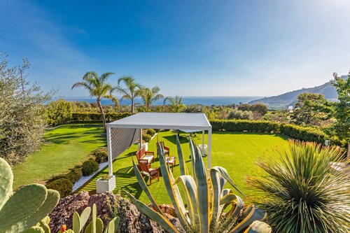 'Villa Vittoria - Santa Tecla' mit Meerblick, Wi-Fi und Klimaanlage