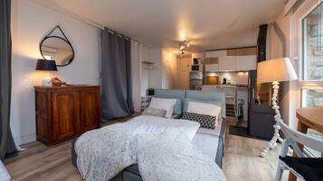 Free WiFi, bed sheets