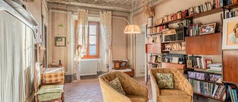 Télévision, cheminée