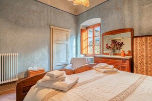 5 Schlafzimmer, Bügeleisen/Bügelbrett, kostenloses WLAN, Bettwäsche