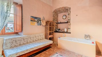 Een douche, een haardroger, handdoeken