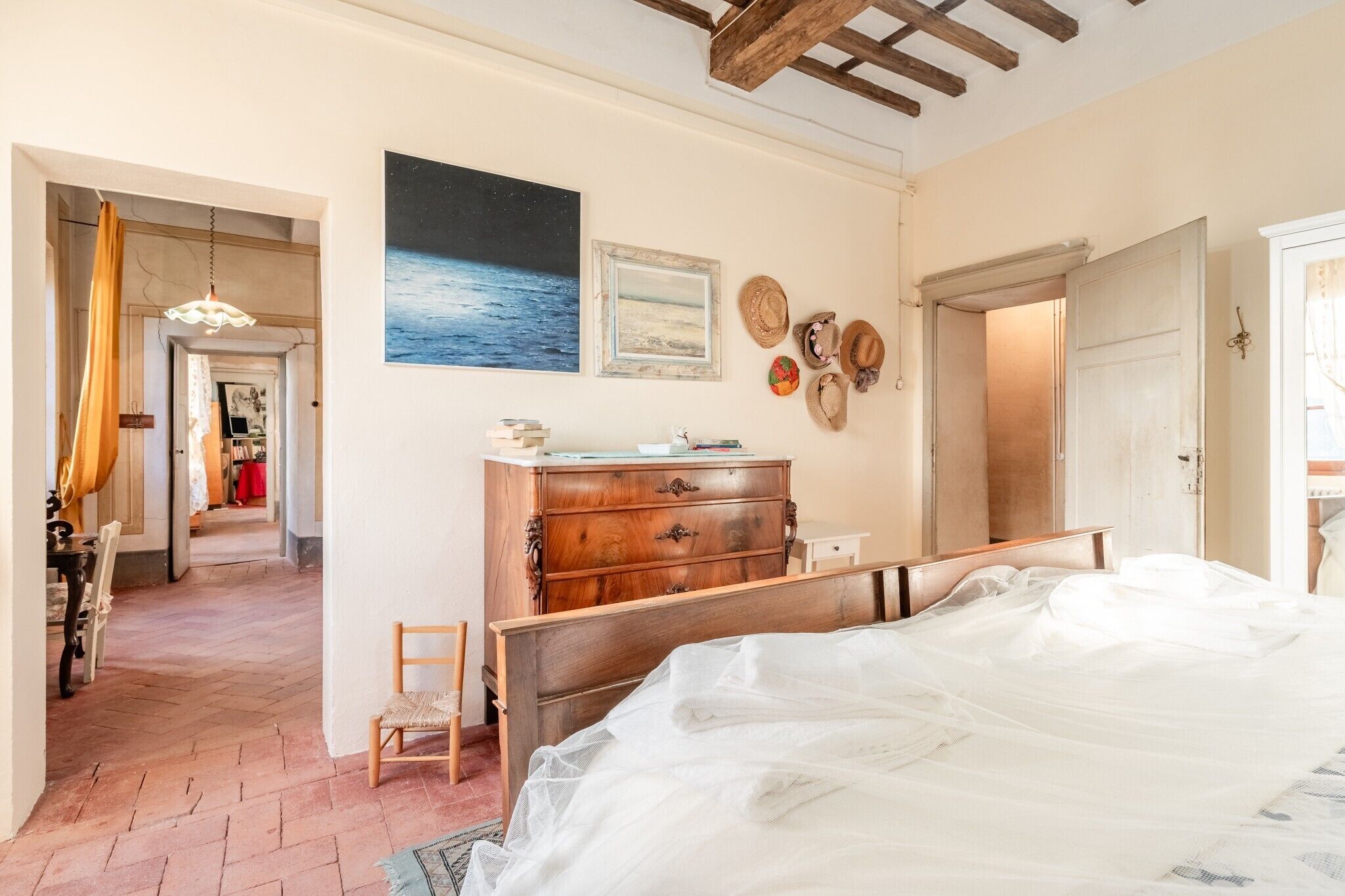 5 slaapkamers, een strijkplank/strijkijzer, gratis wifi, beddengoed