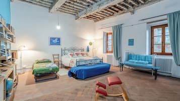 5 Schlafzimmer, Bügeleisen/Bügelbrett, kostenloses WLAN, Bettwäsche