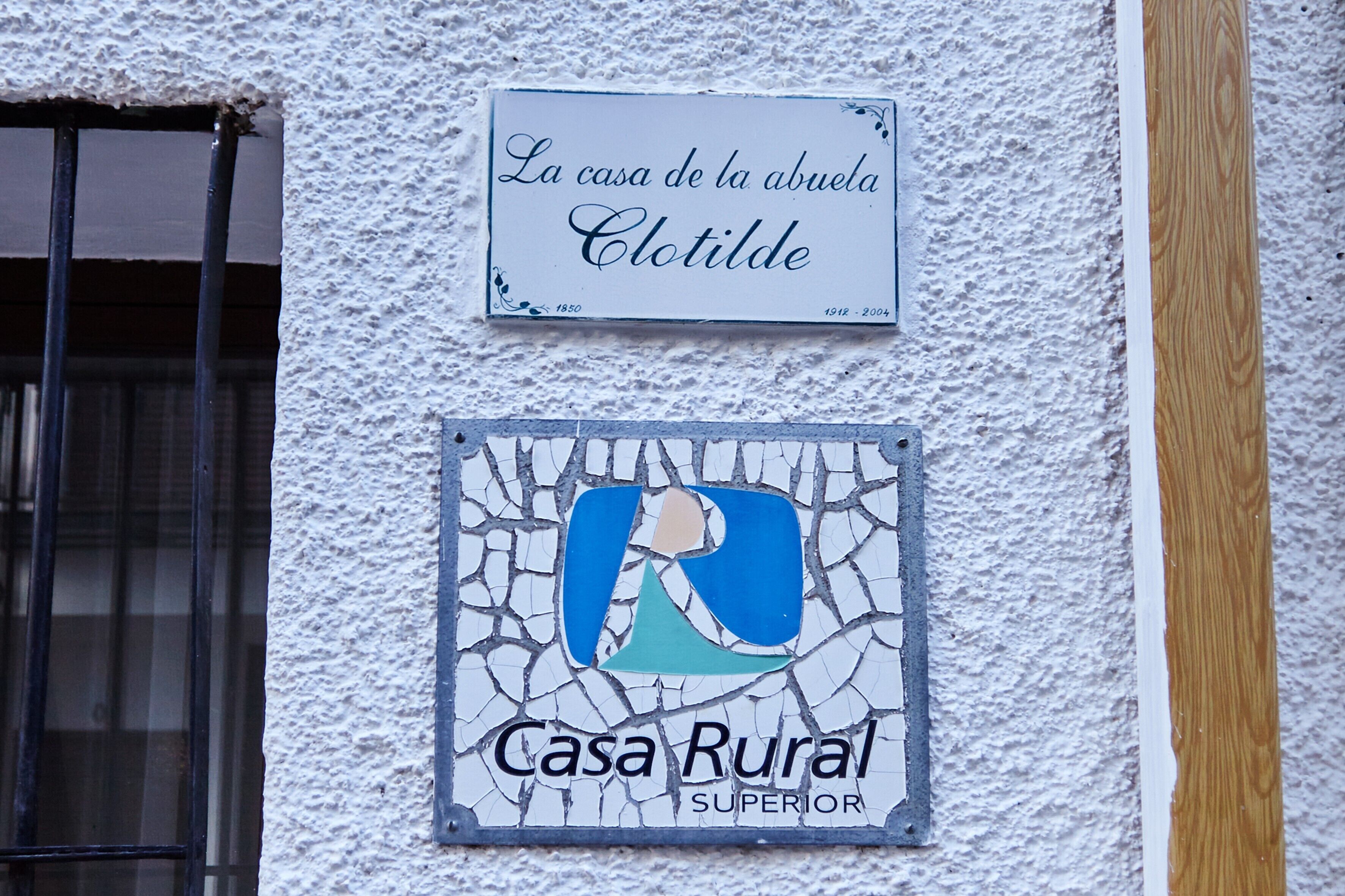 A building with a sign reading 'La casa de la abuela Clotilde' and another sign below it that says 'Casa Rural Superior.'