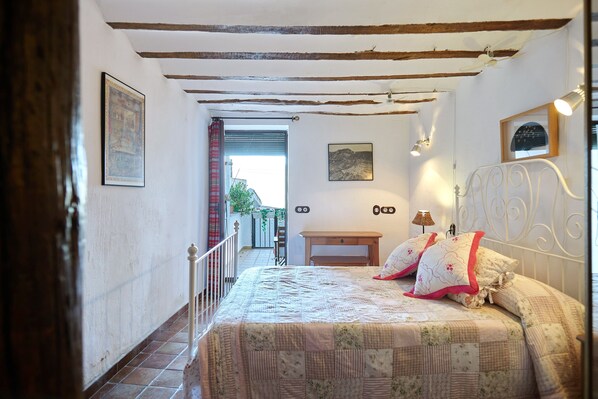 1 bedroom, bed sheets