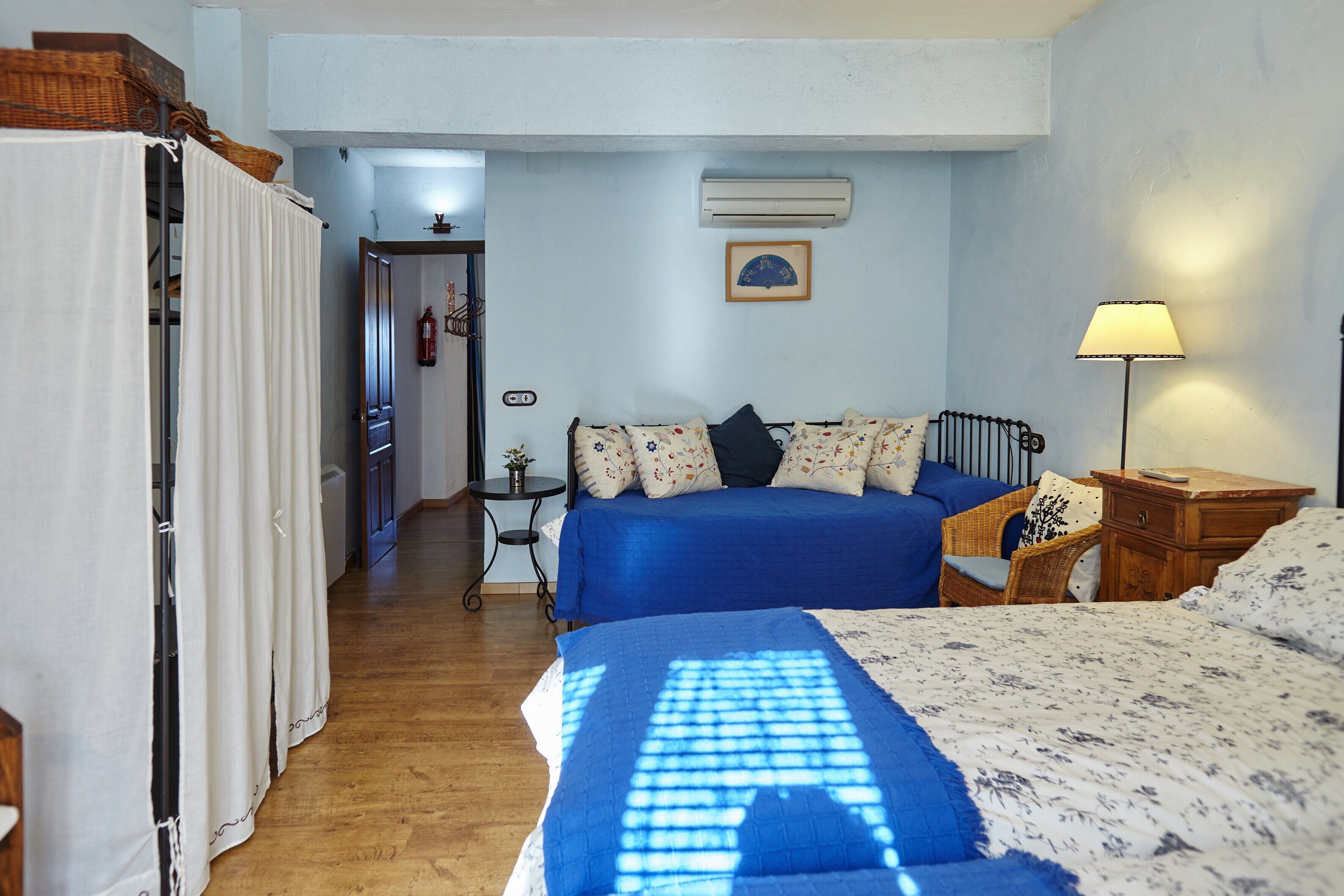 1 dormitorio y ropa de cama