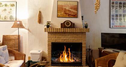 La Alcoba Vieja Suite Apartment with Mountain Views and Private Terrace