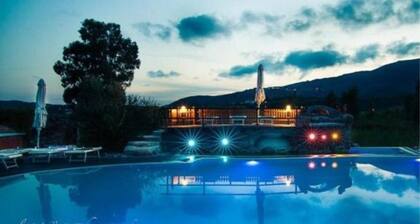 Apartment 'Bilocale Dolores' with Shared Pool, Wi-Fi and Air Conditioning