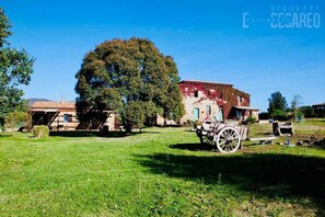 Exterior - Room 'Camera Est' with Shared Pool, Shared Terrace and Wi-Fi (Sorano)