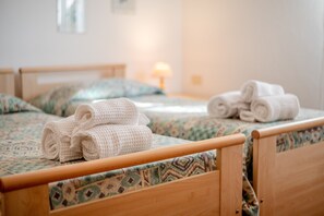 1 bedroom, free WiFi, bed sheets - Room 'Camera Sud' with Shared Pool, Shared Terrace and Wi-Fi (Sorano)