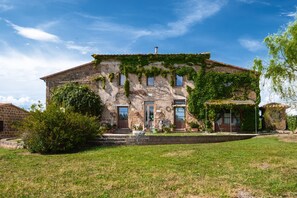 Exterior - Room 'Camera Sud' with Shared Pool, Shared Terrace and Wi-Fi (Sorano)