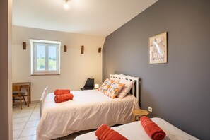 3 Schlafzimmer, Bügeleisen/Bügelbrett, Bettwäsche