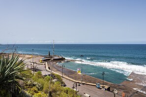 On the beach - Vacation Apartment 'Ocean View By Agüita Salada Suites' with Sea View, Balcony & Wi-Fi (Bajamar)