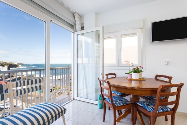 Dining - Vacation Apartment 'Ocean View By Agüita Salada Suites' with Sea View, Balcony & Wi-Fi (Bajamar)