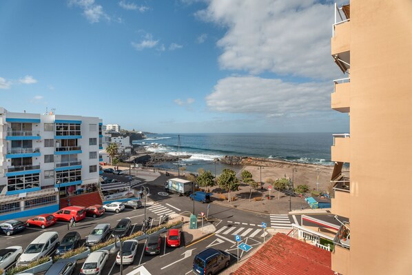 Parking - Vacation Apartment 'Ocean View By Agüita Salada Suites' with Sea View, Balcony & Wi-Fi (Bajamar)