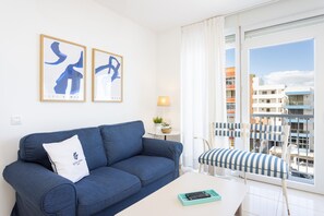 TV - Vacation Apartment 'Ocean View By Agüita Salada Suites' with Sea View, Balcony & Wi-Fi (Bajamar)