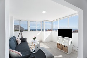 TV - Vacation Apartment 'Teresitas Beach By Aguita Salada' with Sea View, Shared Terrace and Wi-Fi (San Andrés)
