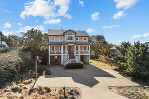 Exterior - 3947 - Leg-O Duck, a spacious 6-bedroom home in the charming Duck, NC, perfect for family getaways. (Duck)