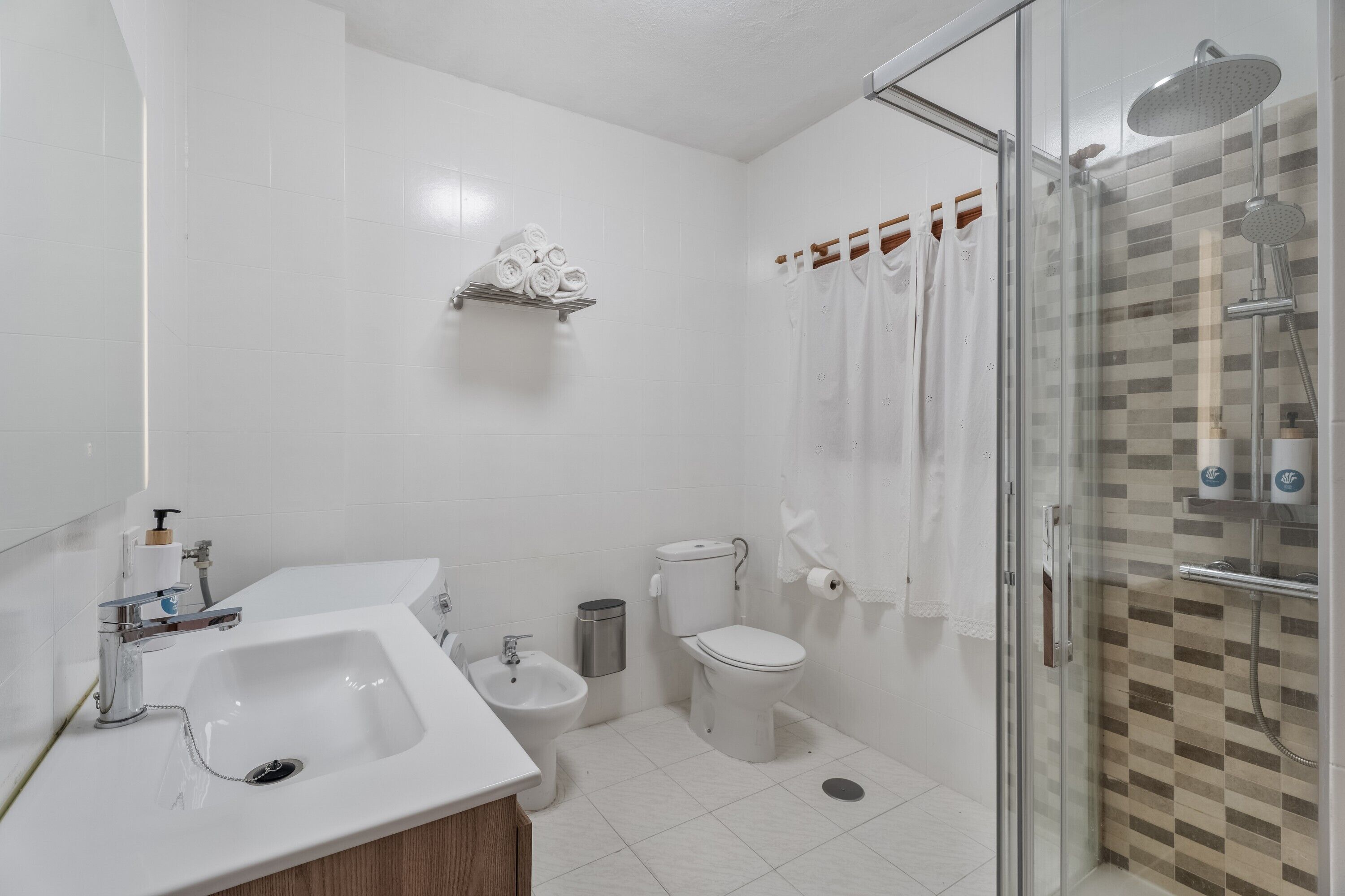 Douche, sèche-cheveux