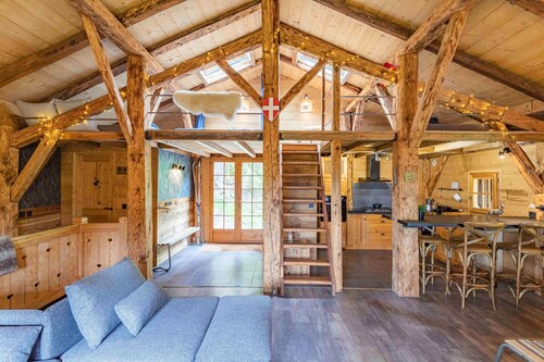 Chalet 'Mountain Haven Retreat' with Alpine Panorama
