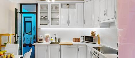 Fridge, microwave, oven, stovetop
