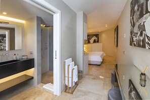 5 bedrooms, iron/ironing board, free WiFi, bed sheets