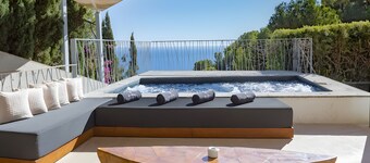 Villa 'Nirvana' met zeezicht, wifi en airconditioning
