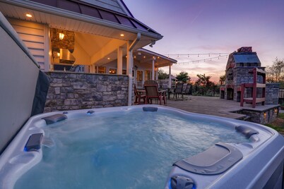 Saybrook Hall | Pickleball + Pool + Hot Tub