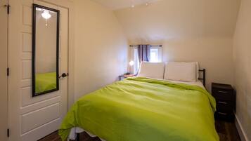 1 bedroom, desk, iron/ironing board, WiFi