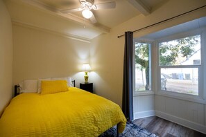 1 bedroom, desk, iron/ironing board, WiFi