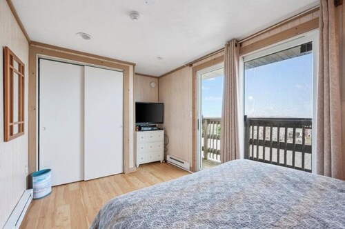 Charming 1-bedroom condo in tranquil Dennis with AC