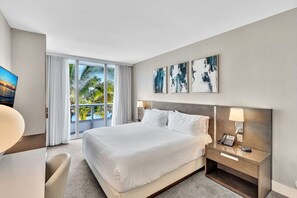 2 عدّة غرف نوم ومكتب ومكواة/لوح كي وسرير سفر