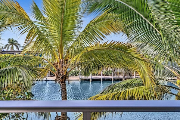 Property grounds - Two Bedroom Suite - Water Views (Bay Harbor Islands)