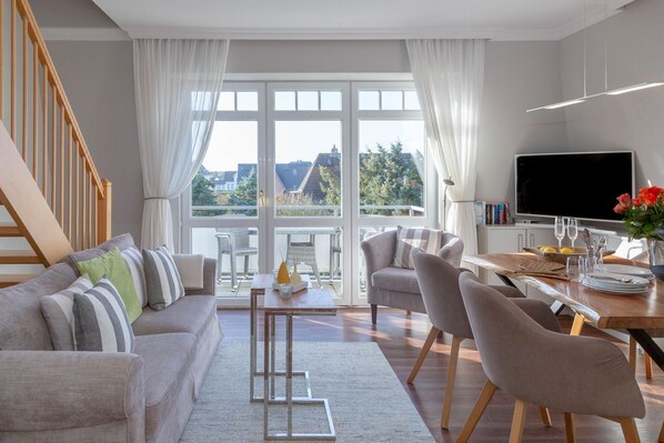 Fernseher, Stereoanlage