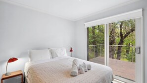 3 bedrooms, internet, bed sheets